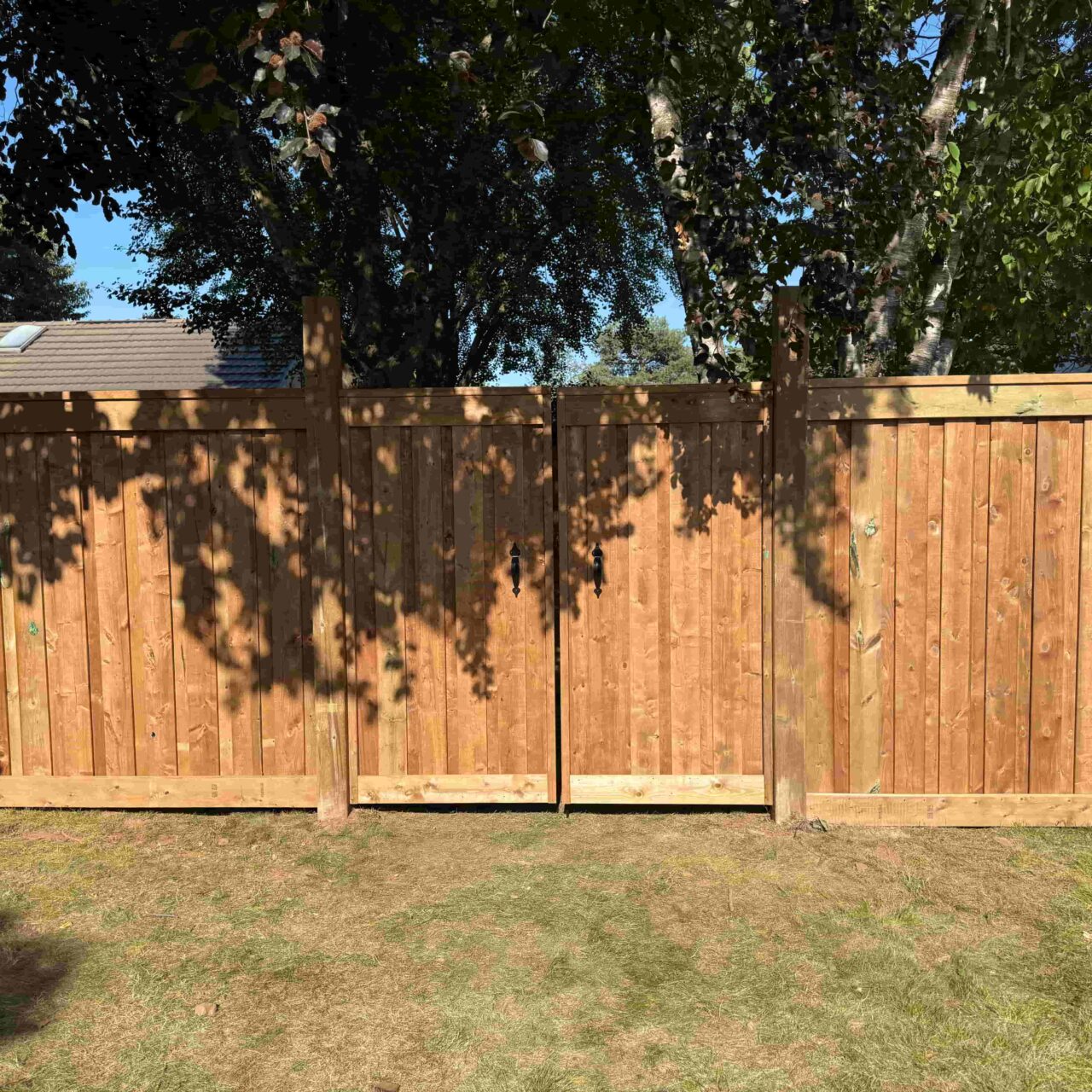 https://post2fence.com/wp-content/uploads/2026/06/fence-installation-oakville-1280x1280.jpg