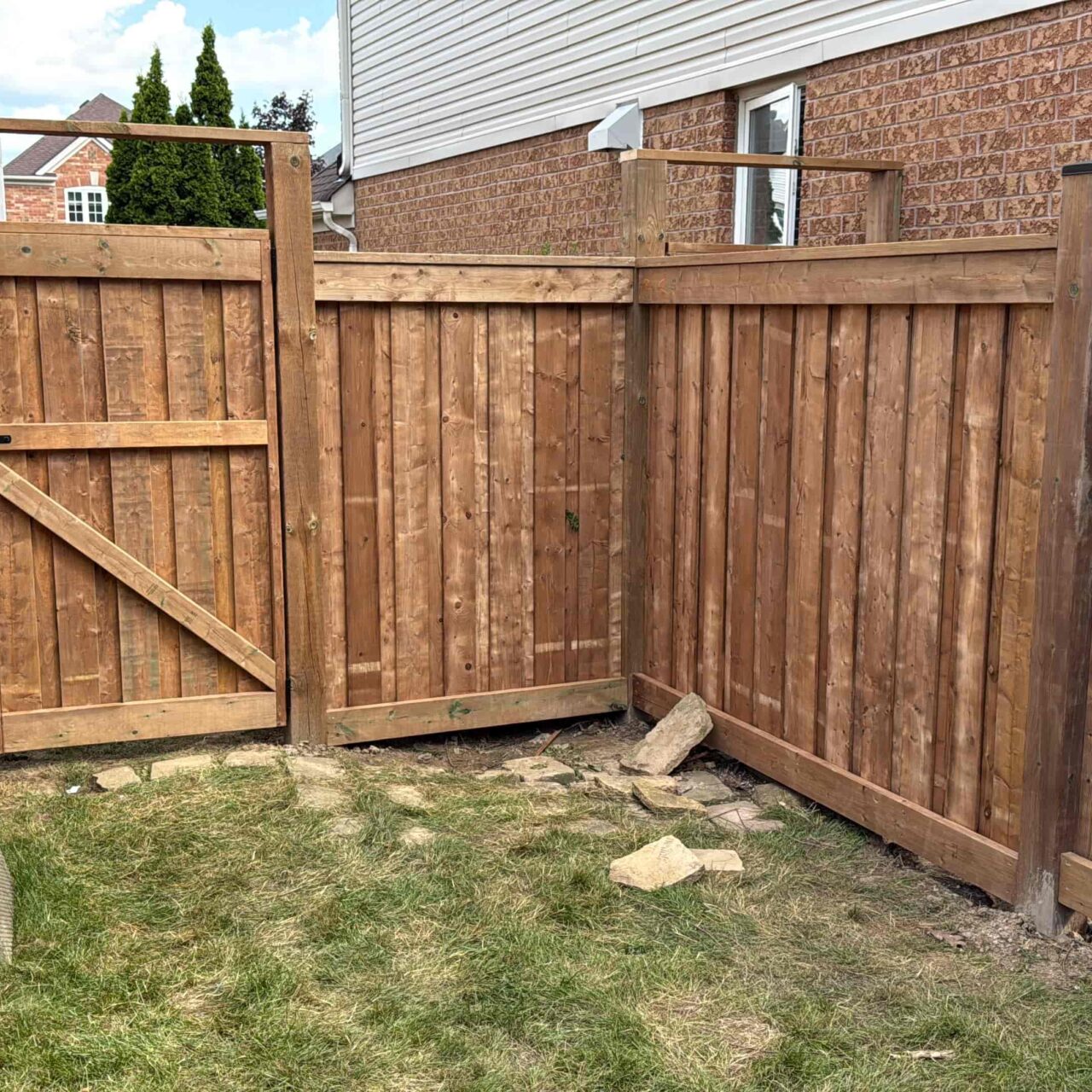 https://post2fence.com/wp-content/uploads/2026/07/fence-installation-services-fort-erie-1280x1280.jpg