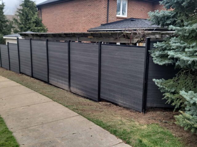 Composite Fencing vs. Wood Fencing: Which Is the Better Investment?