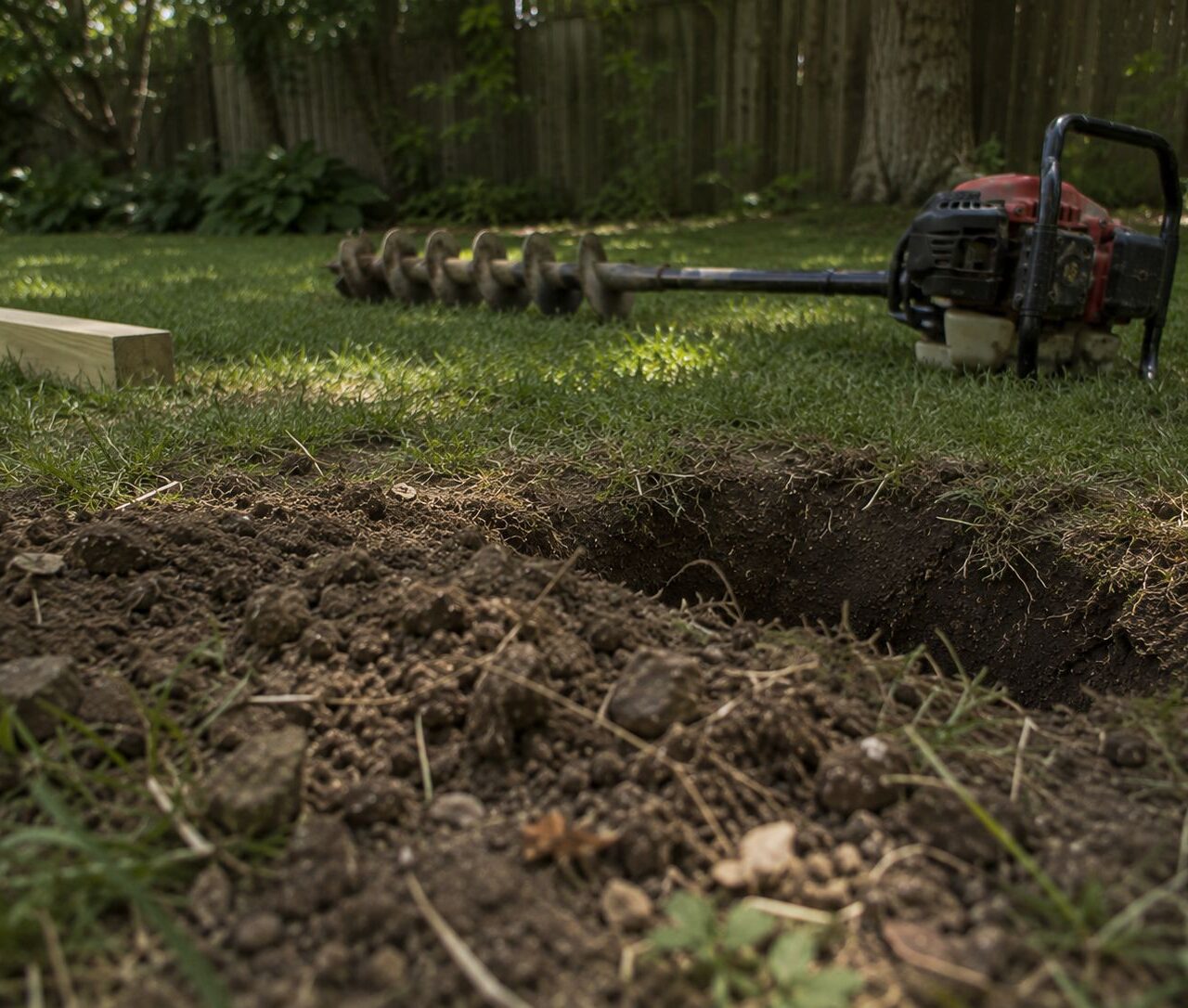 https://post2fence.com/wp-content/uploads/2026/08/mississauga-fence-post-hole-digging-1280x1086.jpg